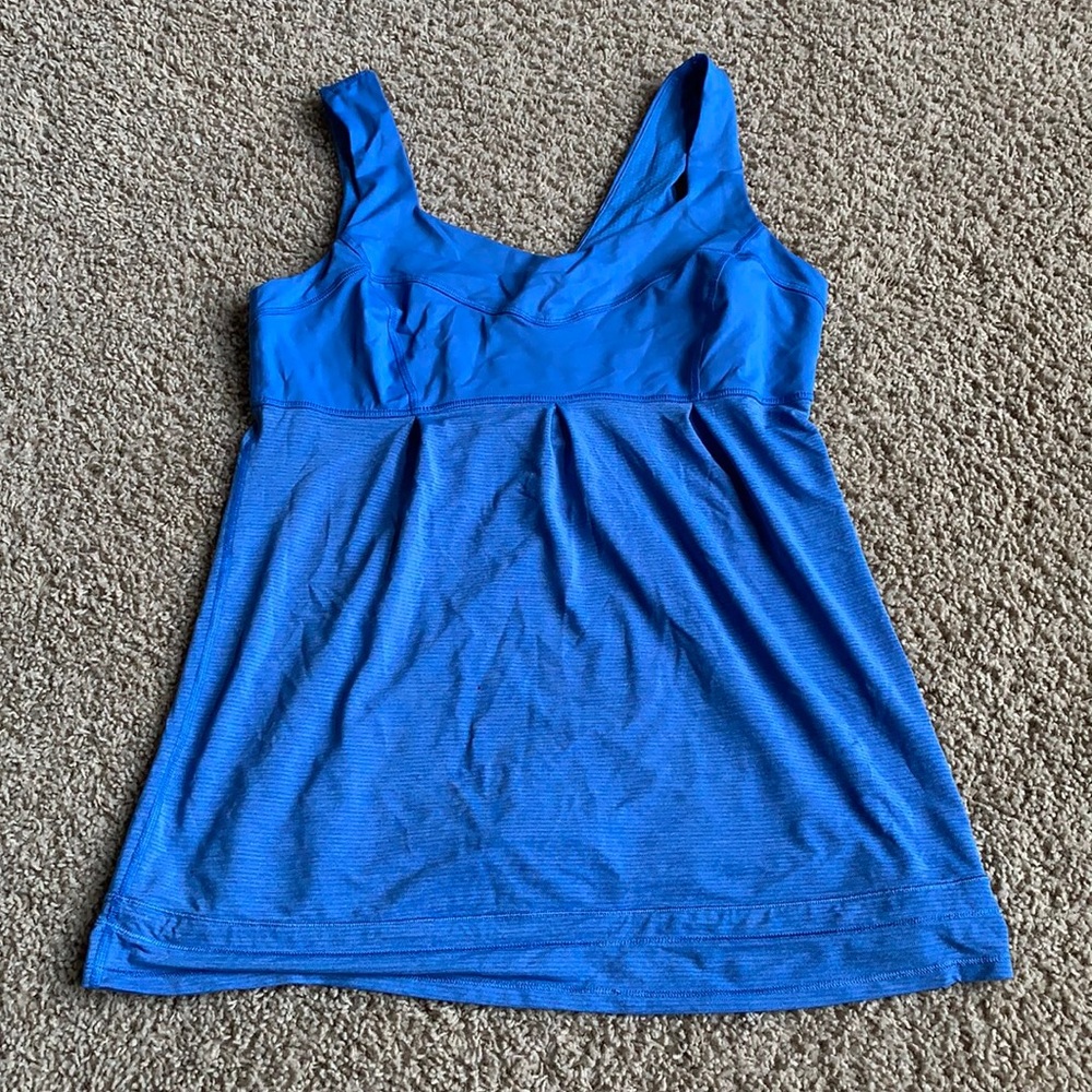 Lululemon size 10 blue workout top